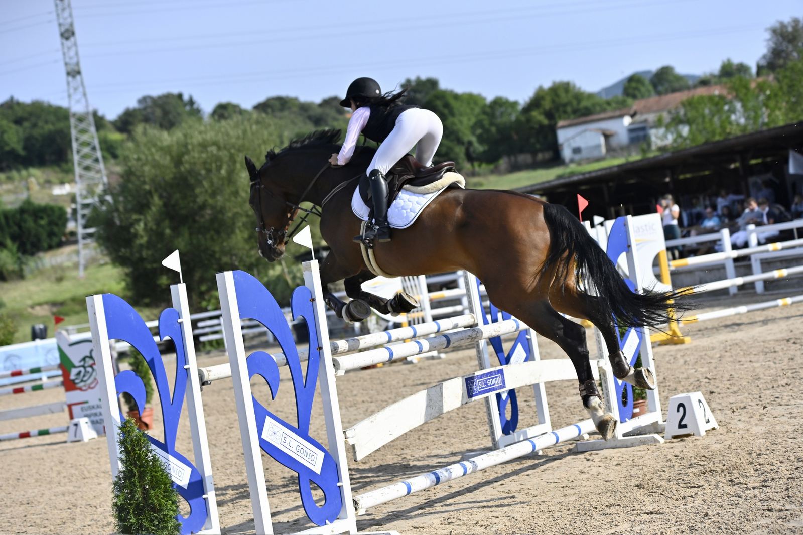 Adriana Villanueva Diez en competición de salto